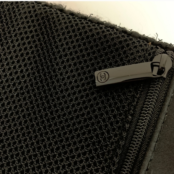AUTHENTIC Chanel Parfums Cosmetics Makeup Clutch Bag Black NWOT - Picture 12 of 13